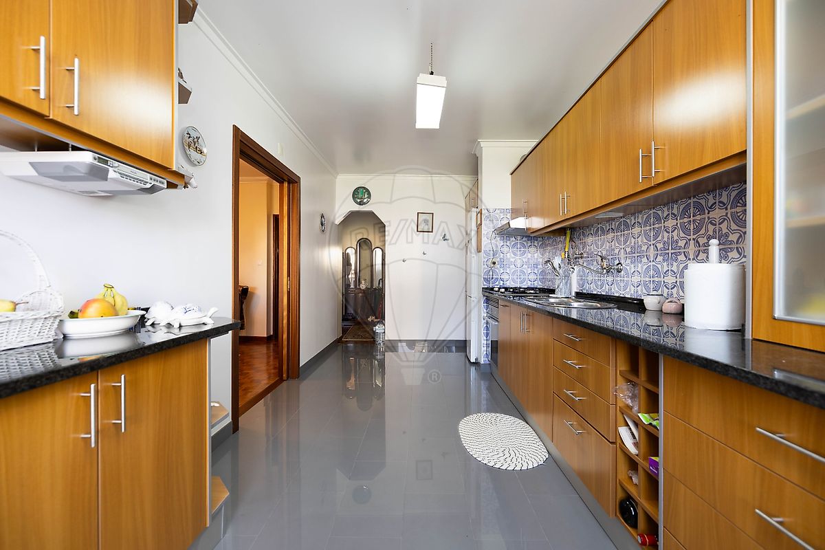 Apartamento T3 à venda em Amadora