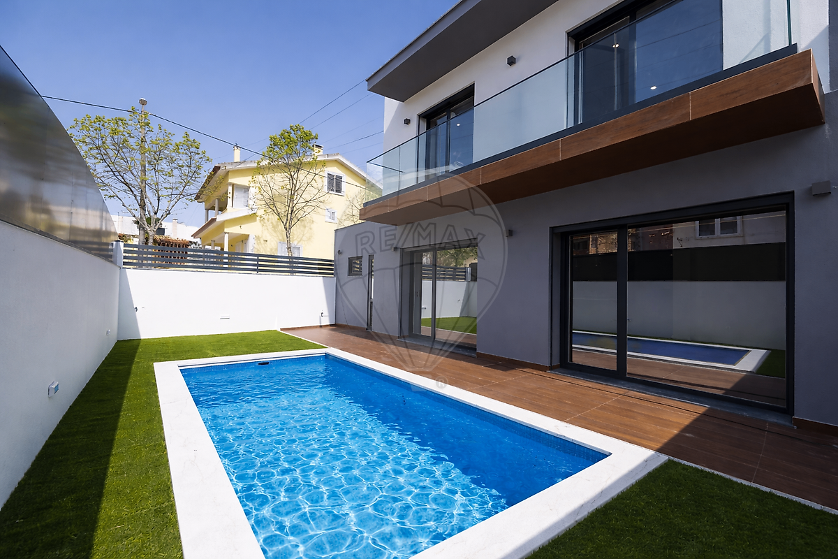 Moradia T4 à venda em Odivelas