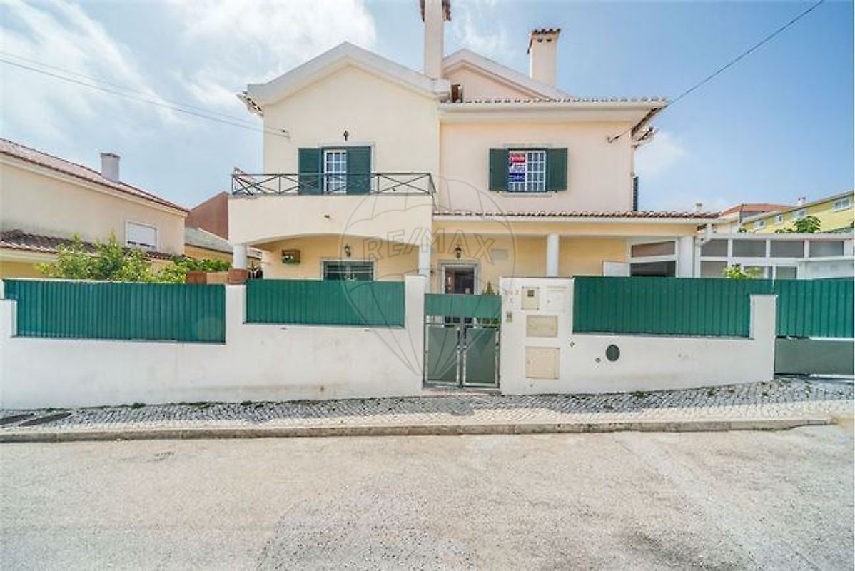 Moradia T4 à venda em Odivelas