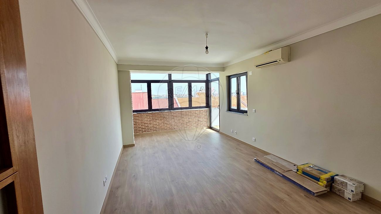 Apartamento T3 à venda em Odivelas
