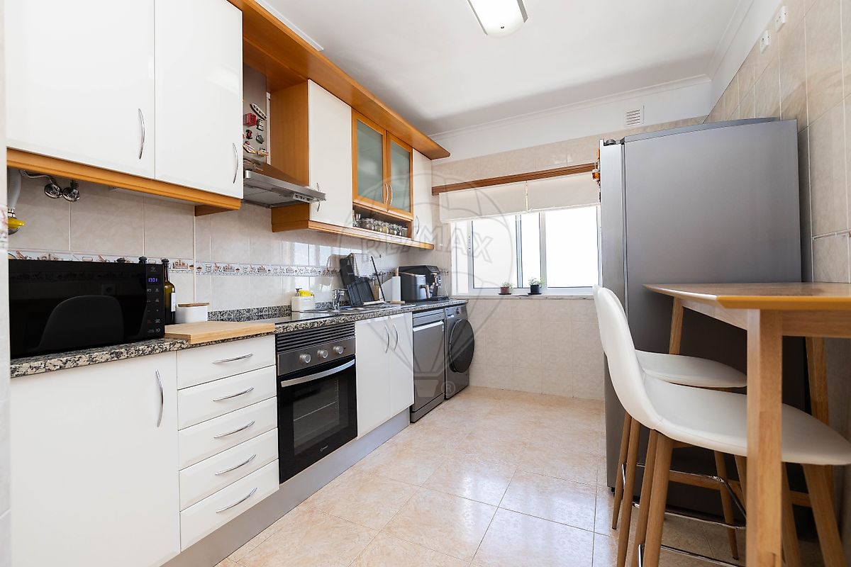 Apartamento T2 para arrendar em Amadora