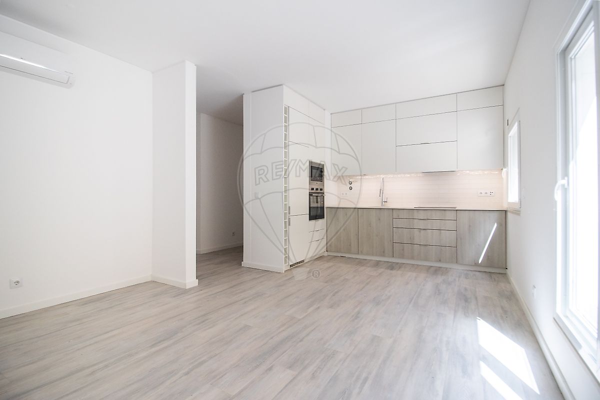 Apartamento T2 para arrendar em Loures