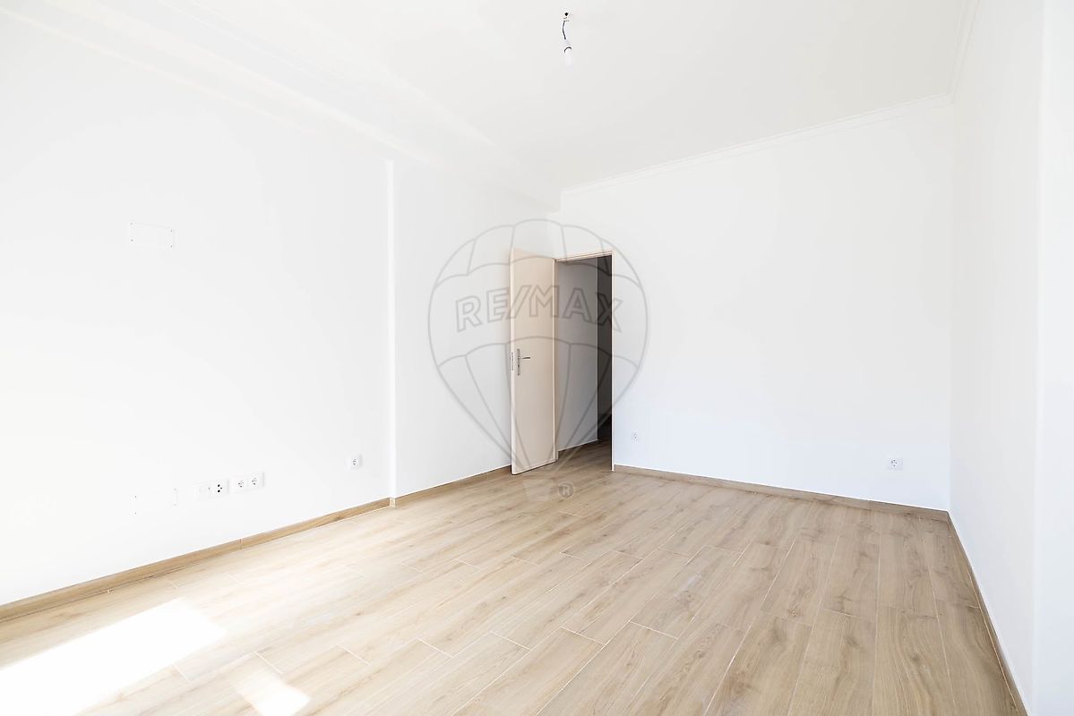 Apartamento T2 para arrendar em Amadora