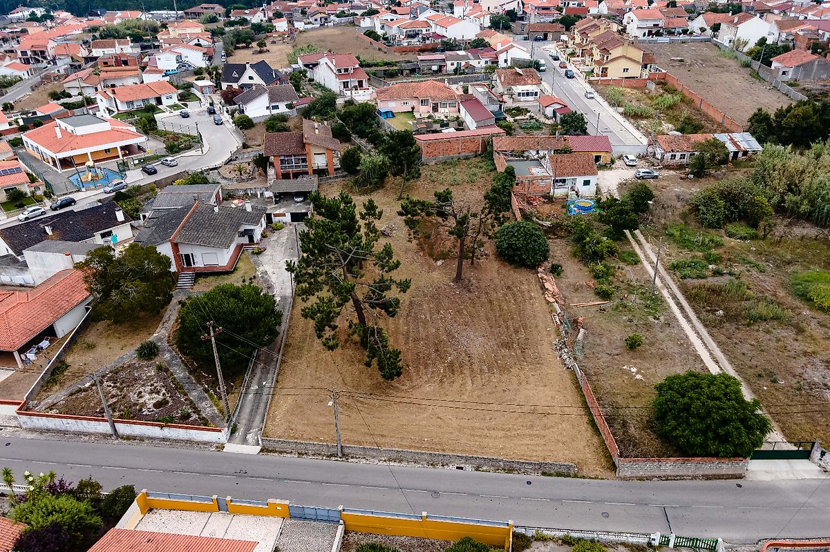 Land for sale in Marinha Grande, Portugal — €100,000