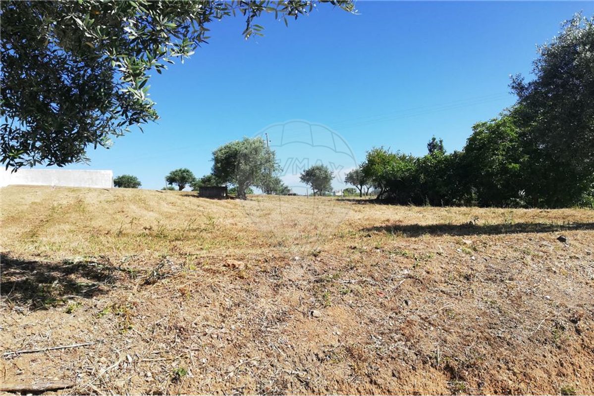 TERRENO PARA CONSTRUÇÃO EM DELONGO