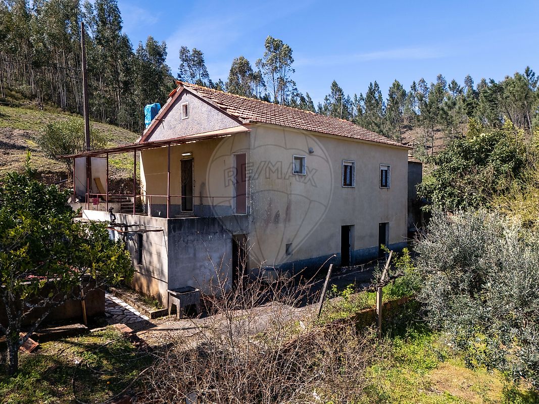 Moradia - Nossa Senhora do Pranto, Ferreira do Zêzere, Santarém