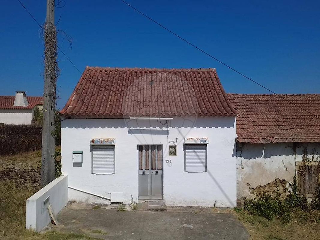 Moradia - Nossa Senhora do Pranto, Ferreira do Zêzere, Santarém
