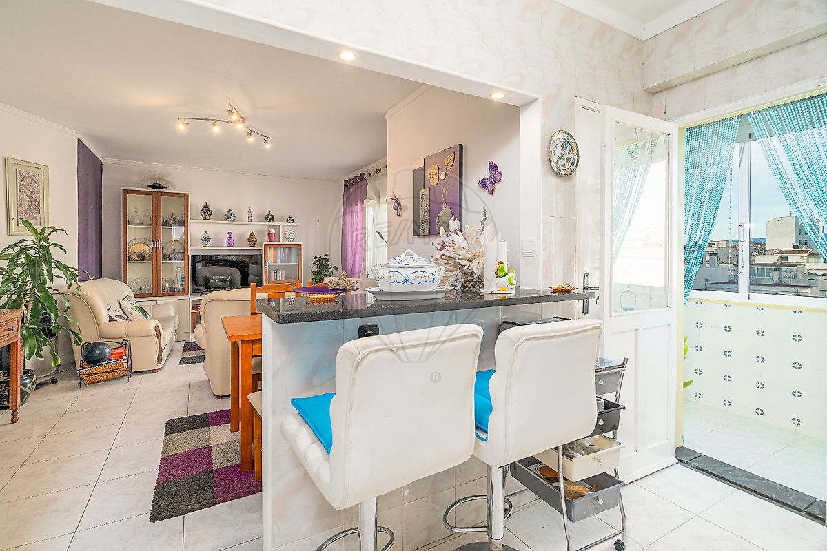 listing 124471005-165 picture-0