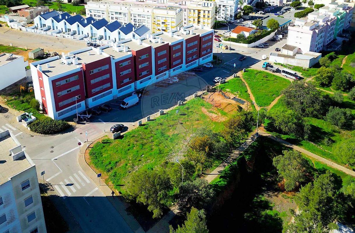 Terreno à venda em Lagoa (Algarve)