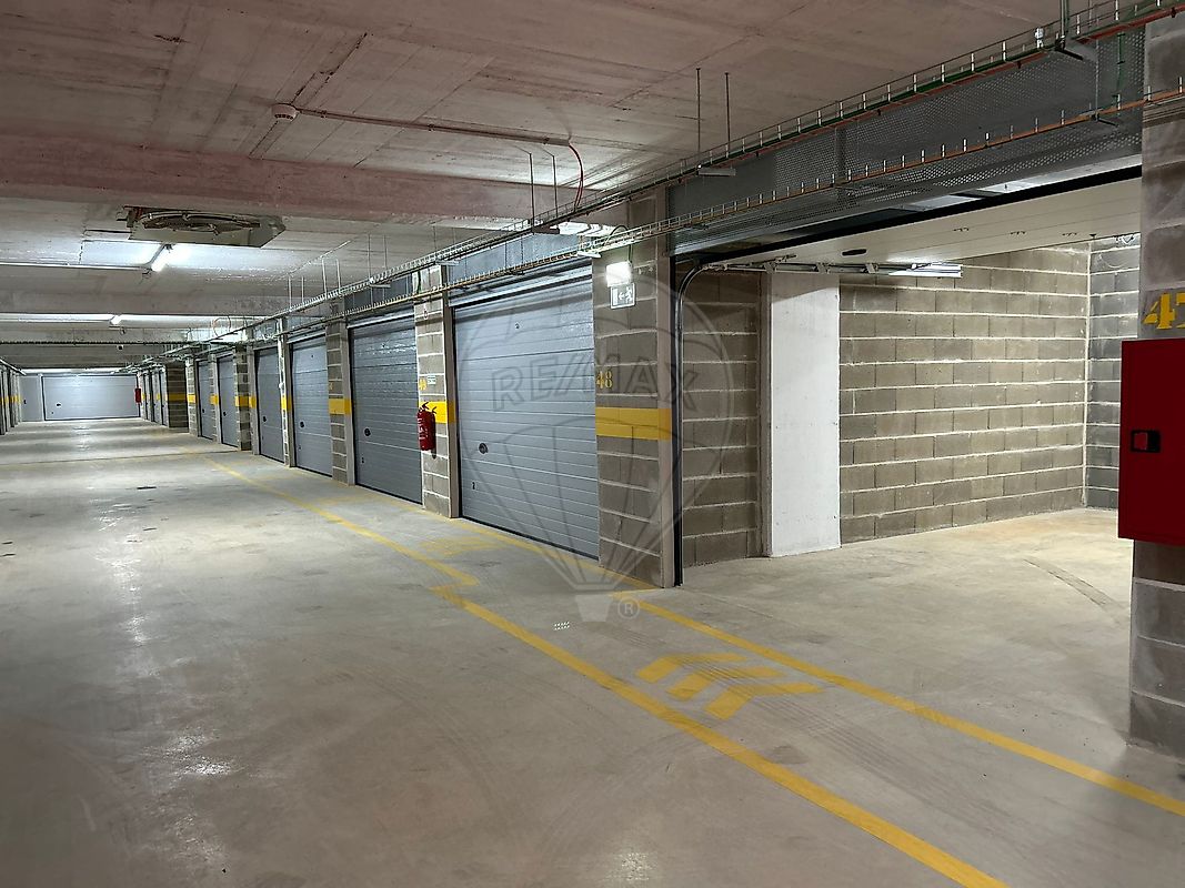 Garagem para arrendar em Portimão