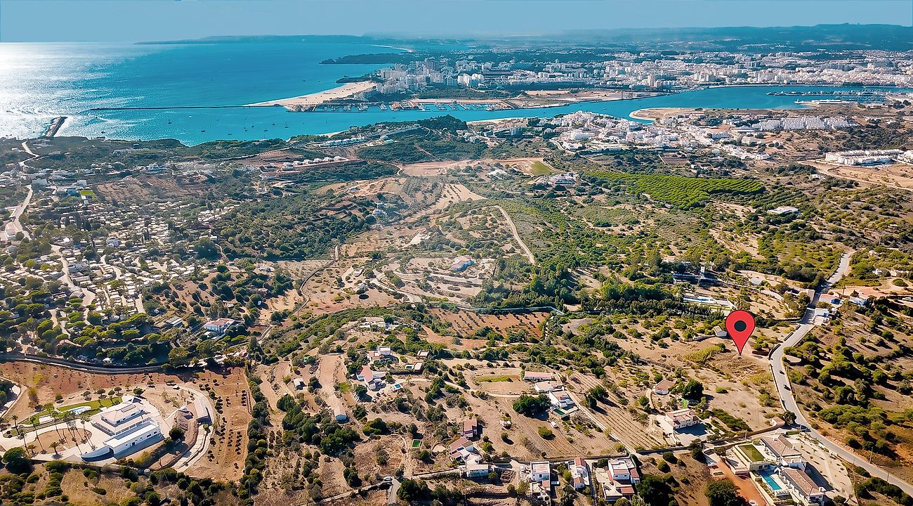 Terreno à venda em Lagoa (Algarve)