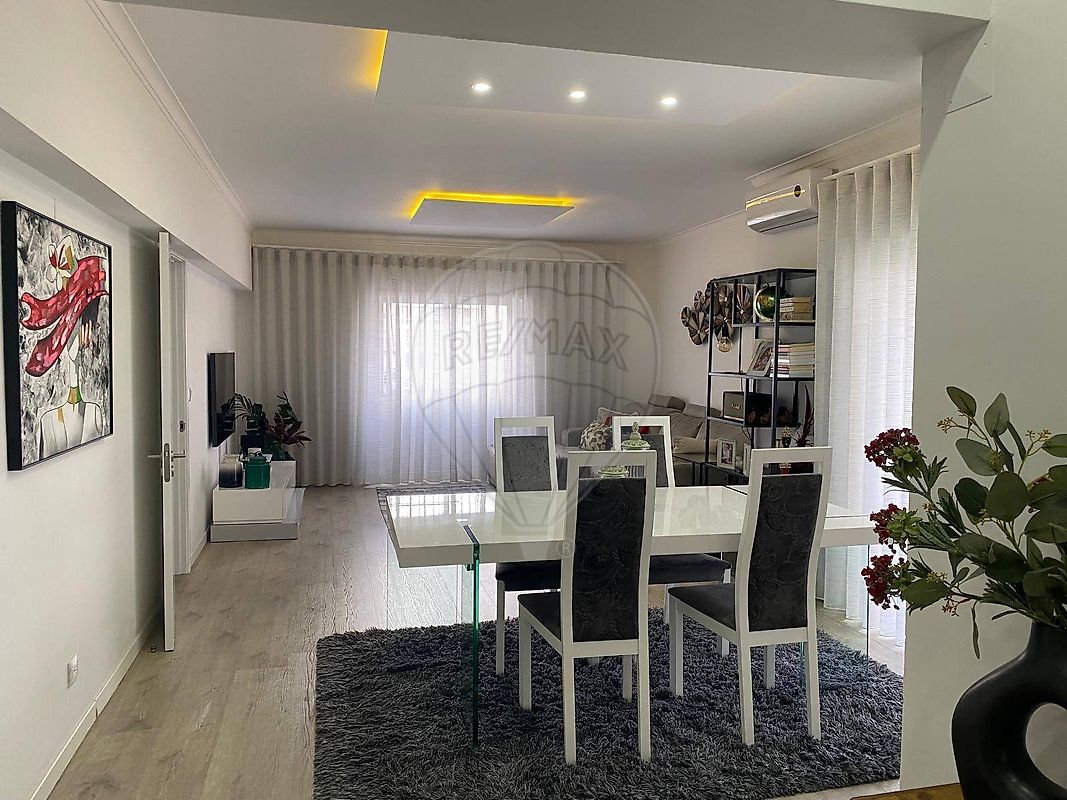 Apartamento T3 à venda em Loures