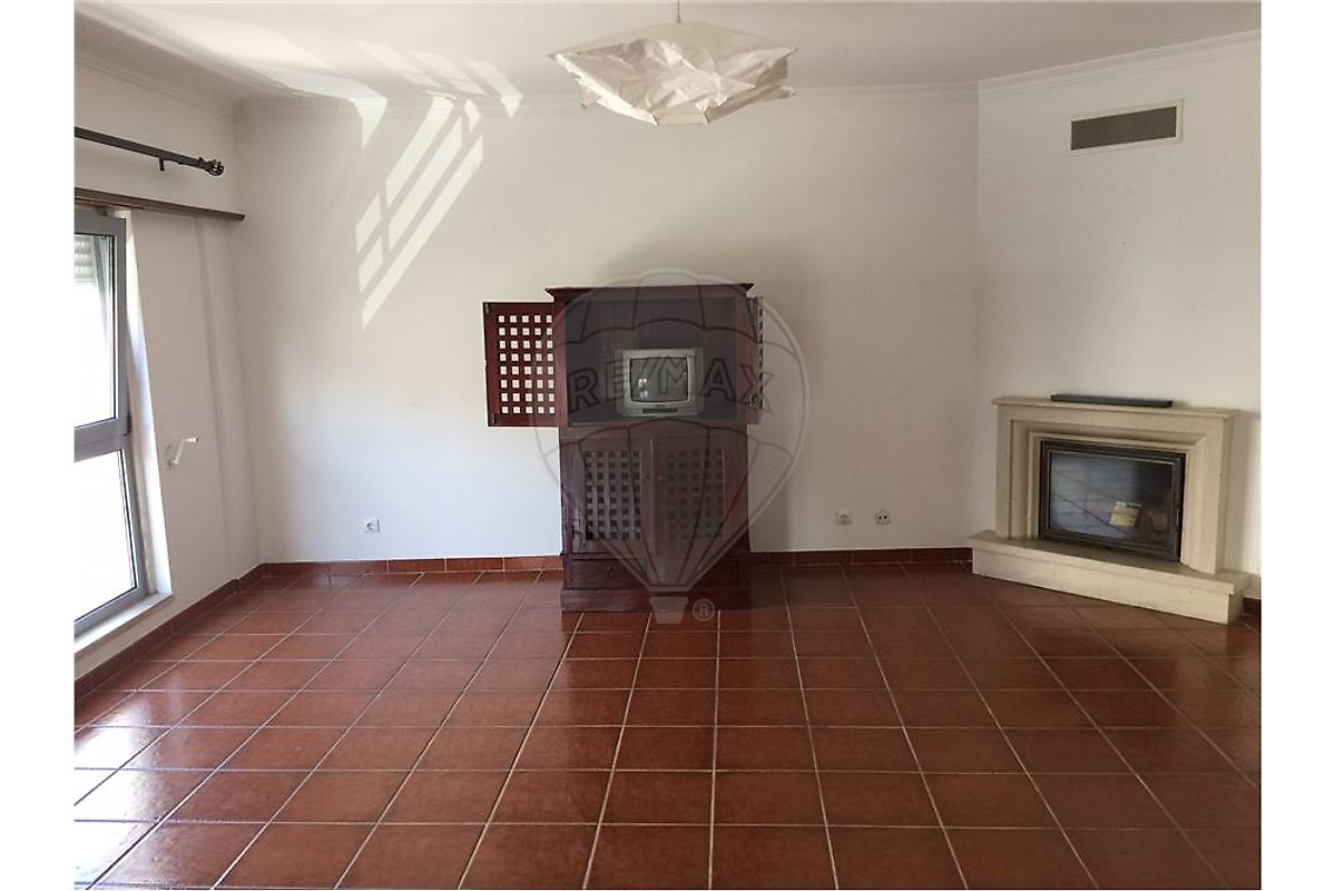 Apartamento T1 para arrendar em Almada