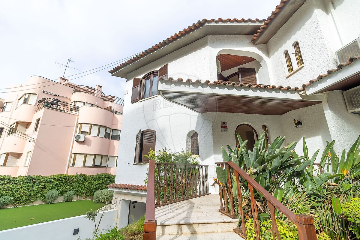 Moradia T4 à venda em Loures