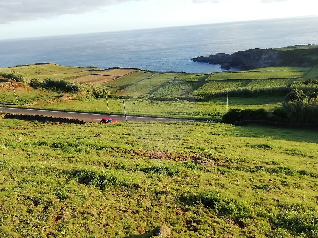 Terreno à venda em Praia da Vitória