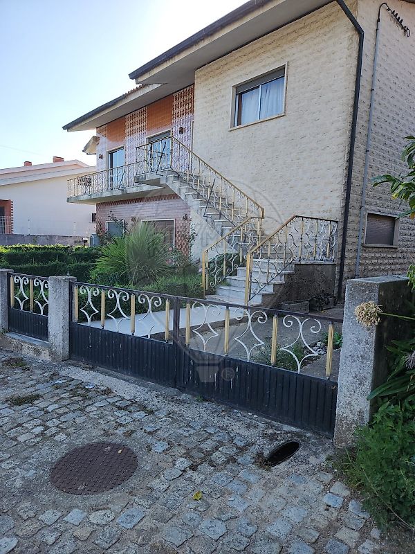 Moradia T5 à venda em Troviscal