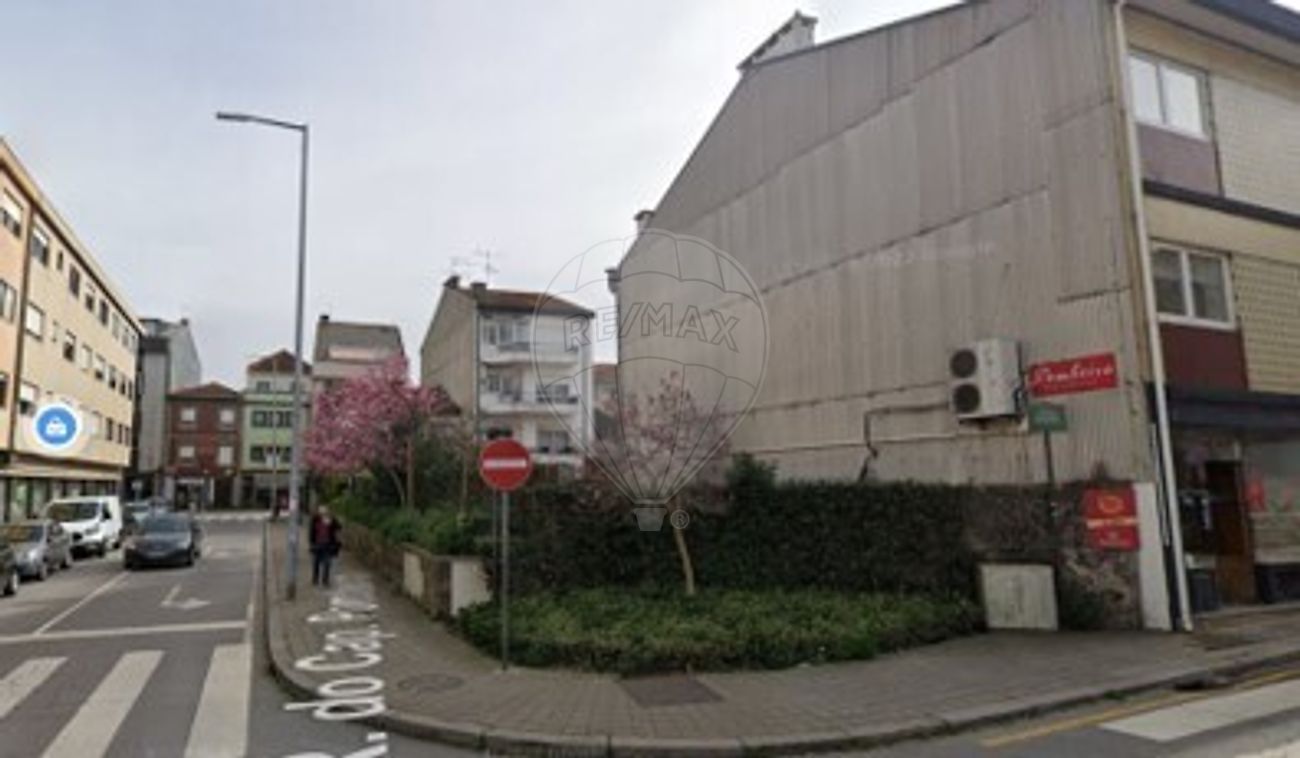 124541013-208