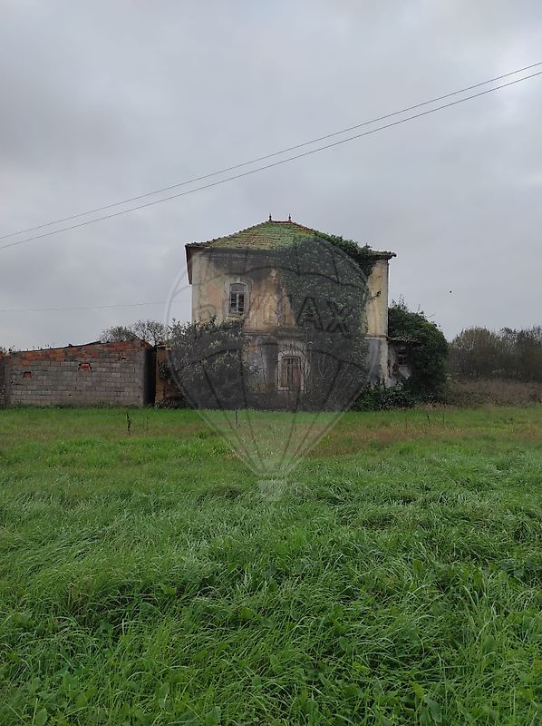 Moradia T3 à venda em Oliveira do Bairro