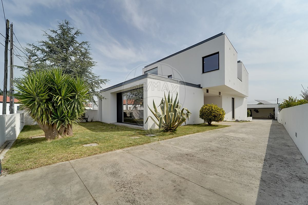 Moradia T4 para venda