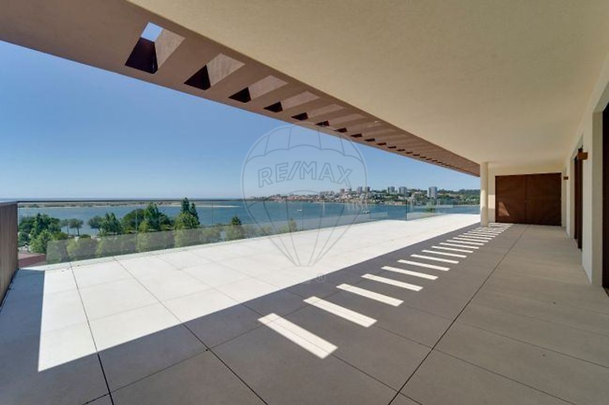 Apartamento T4 à venda em Vila Nova de Gaia