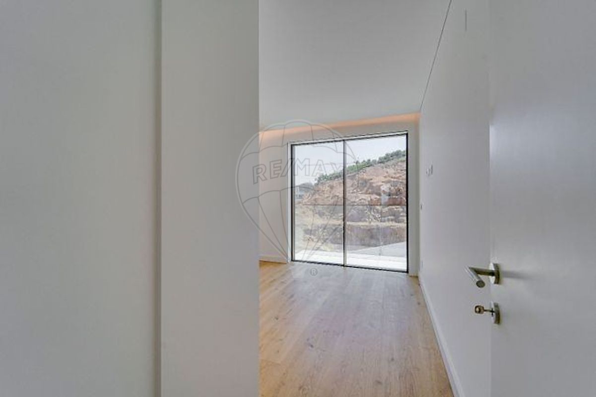 listing 124541030-325 picture-0