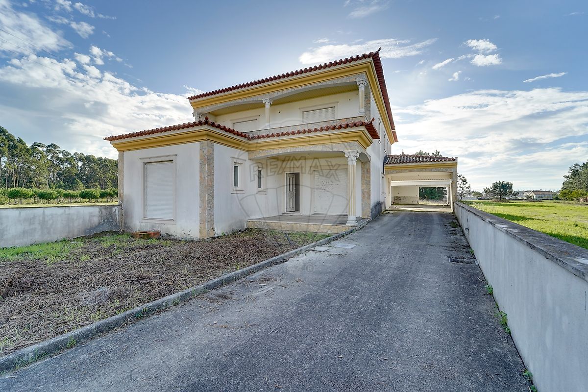 Moradia T4 para venda