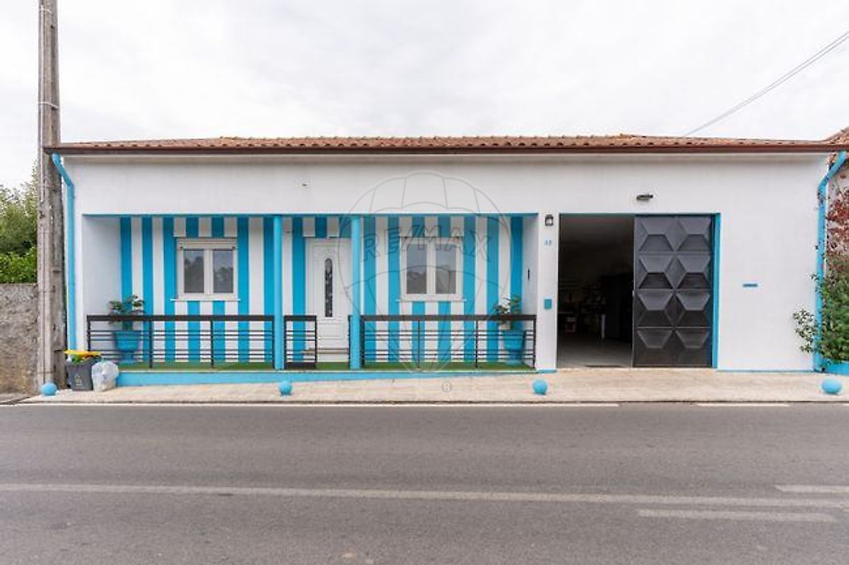 Moradia T3 à venda em Oliveira do Bairro