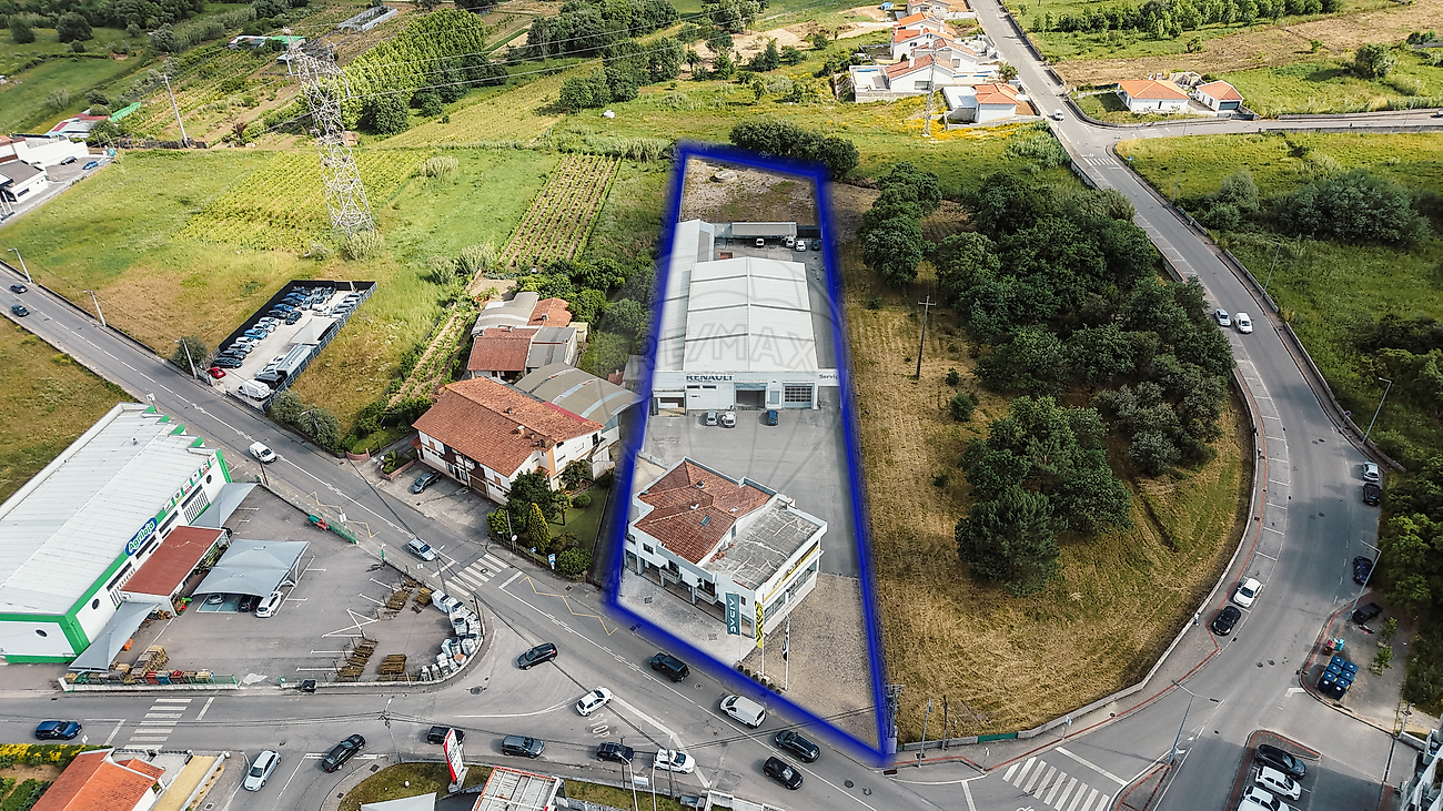 Prédio à venda em Oliveira do Bairro