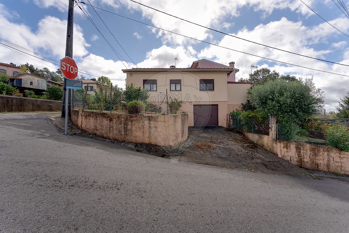 Moradia T3 em Macinhata do Vouga, €160.000