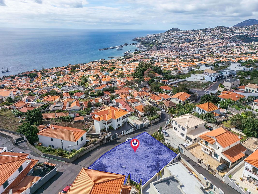 Terreno à venda em Funchal