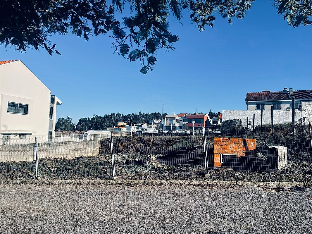 Land for sale in Vila Nova de Gaia, Portugal — €66,000