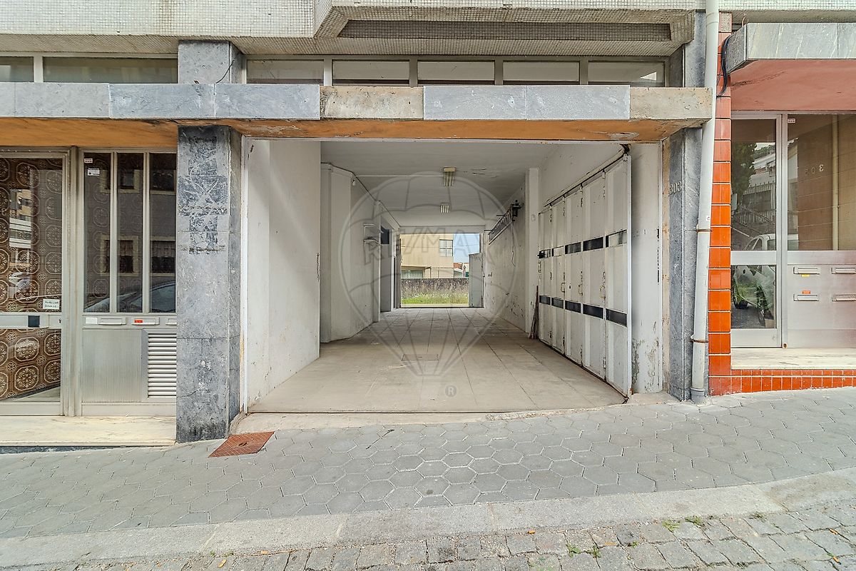 Garagem à venda em Vila Nova de Gaia