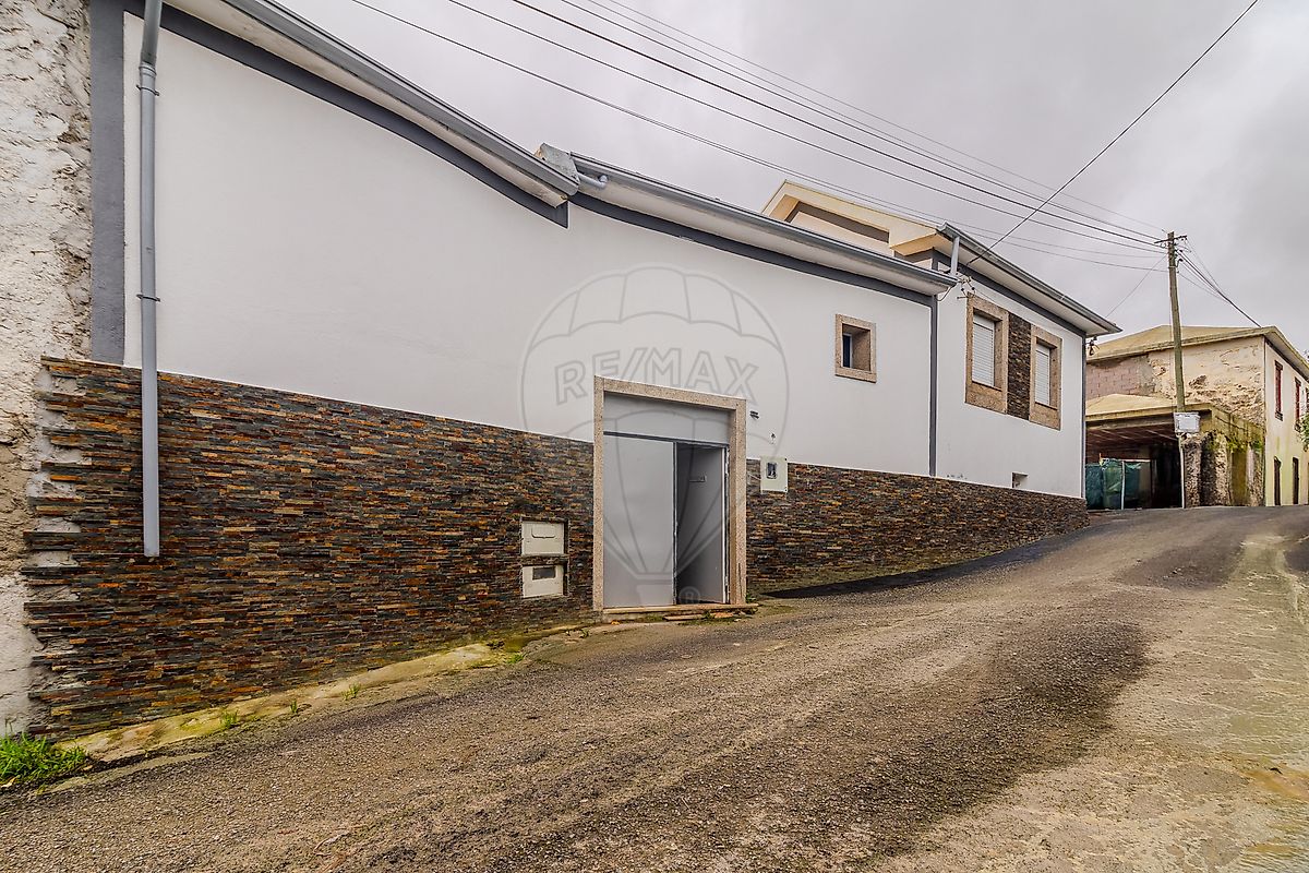 Moradia T6 à venda em Vila Nova de Gaia