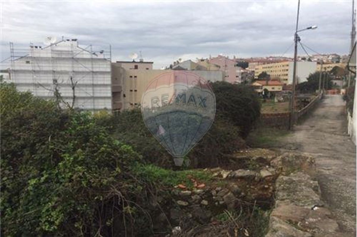 Terreno à venda em Vila Nova de Gaia