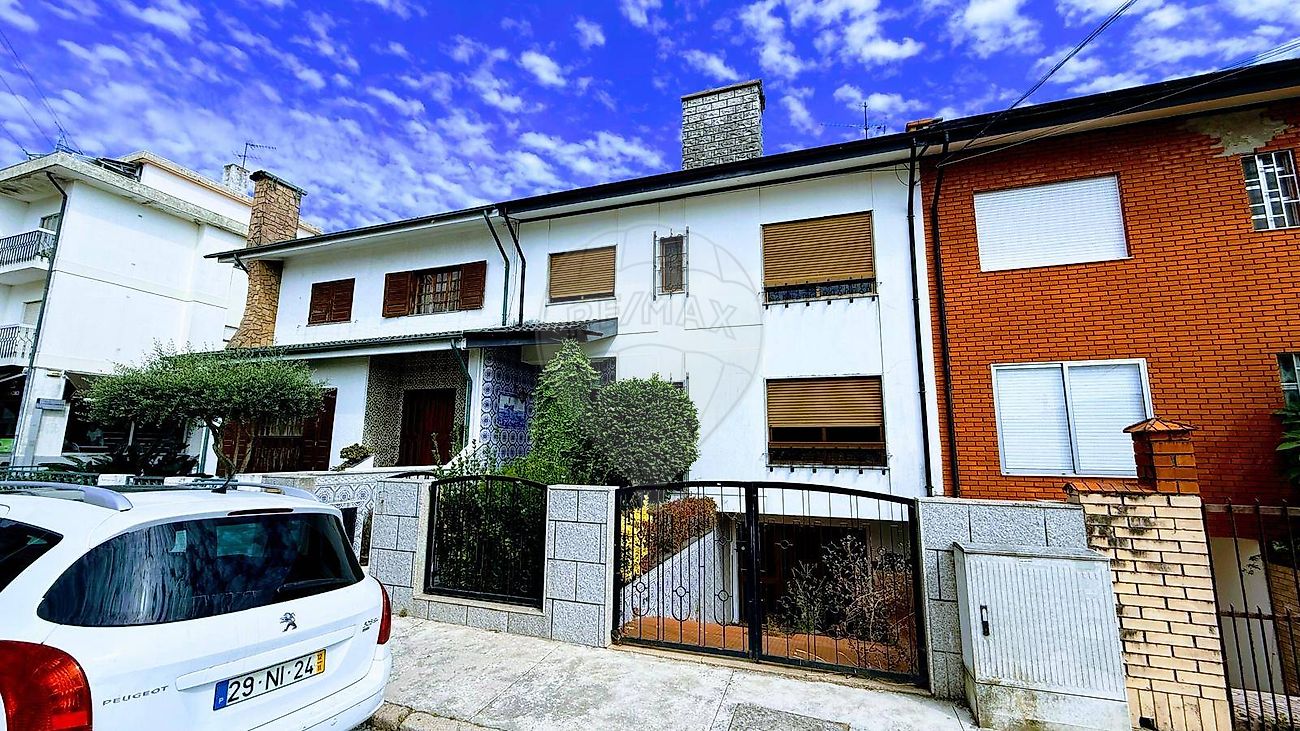 Apartamento T4 à venda em Maia