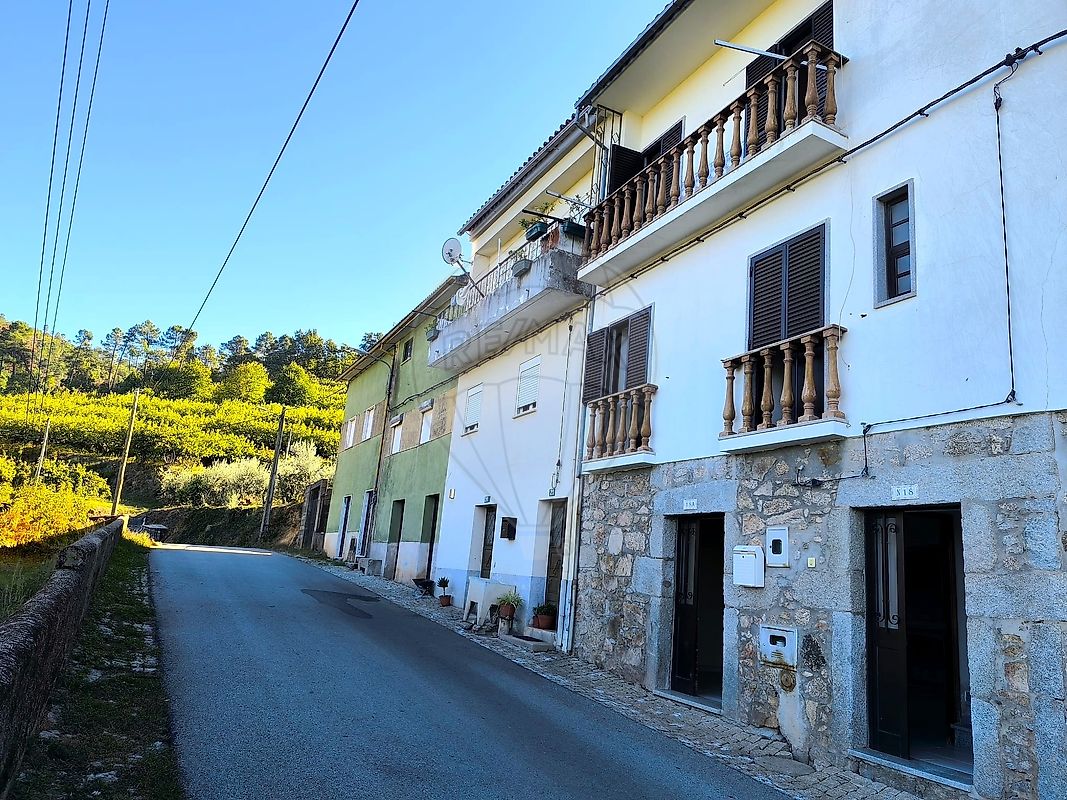 Moradia T4 em Alcongosta, €79.500