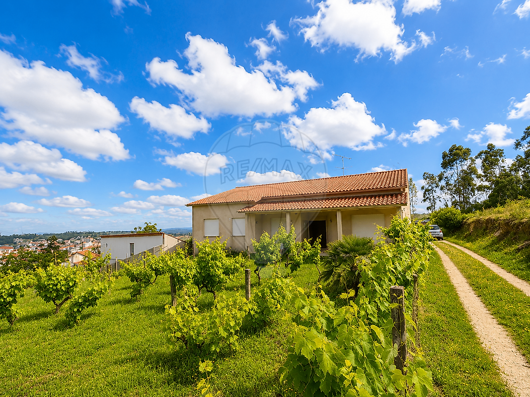Moradia - Nossa Senhora Misericórdias, Ourém, Santarém