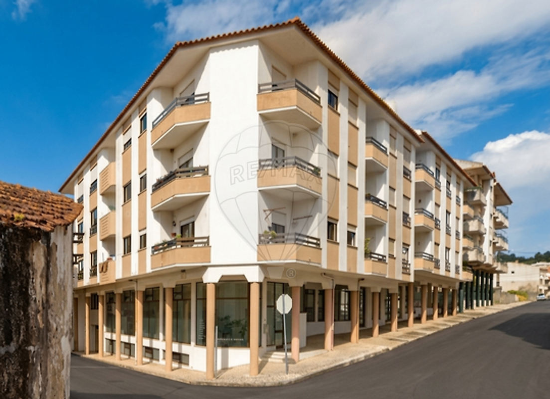 Apartamento T3 à venda em Porto de Mós