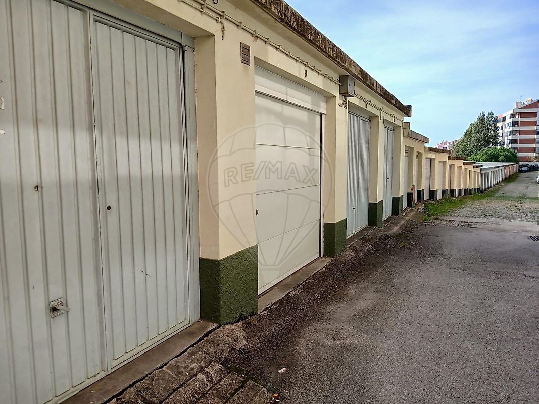 Garagem  à venda em Coimbra