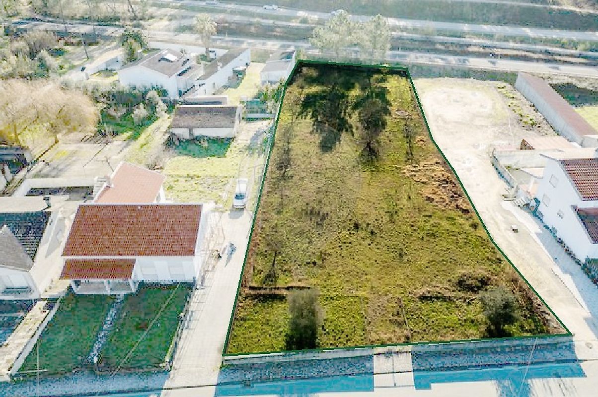 Land for sale in Miranda do Corvo, Portugal — €81,500