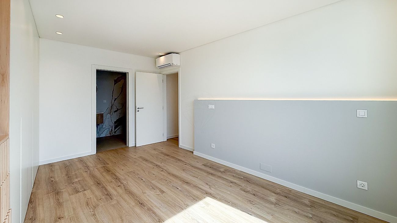 listing 124651083-330 picture-0