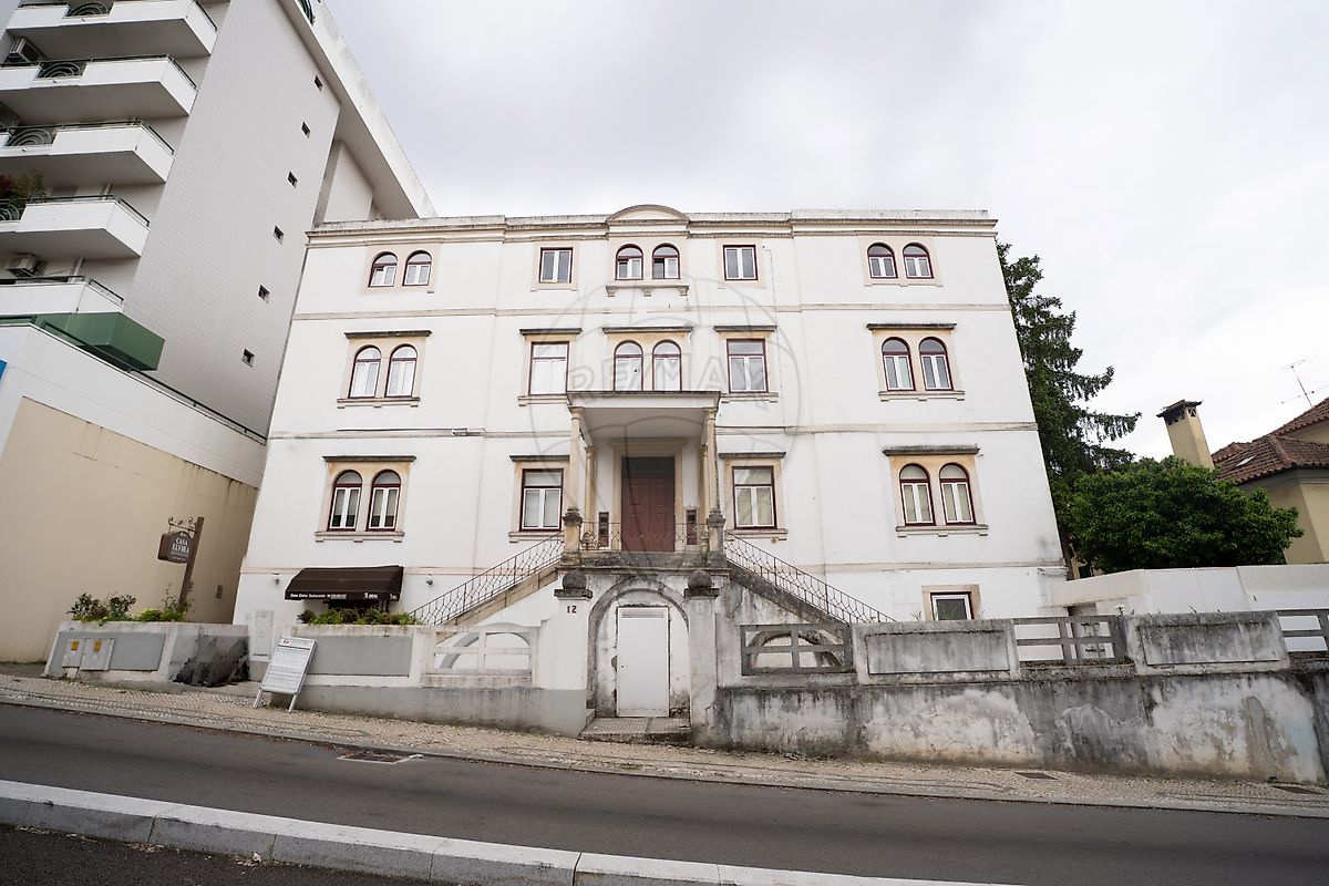 Apartamento T6 à venda em Coimbra