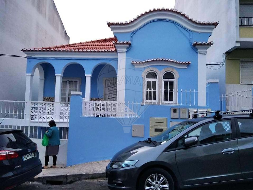 Moradia T5 à venda em Amadora