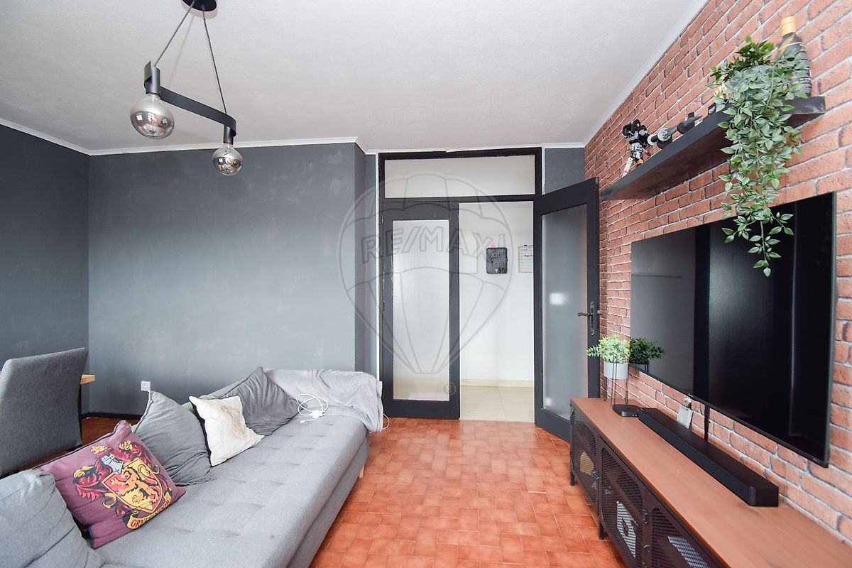 Apartamento T3 à venda em Amadora