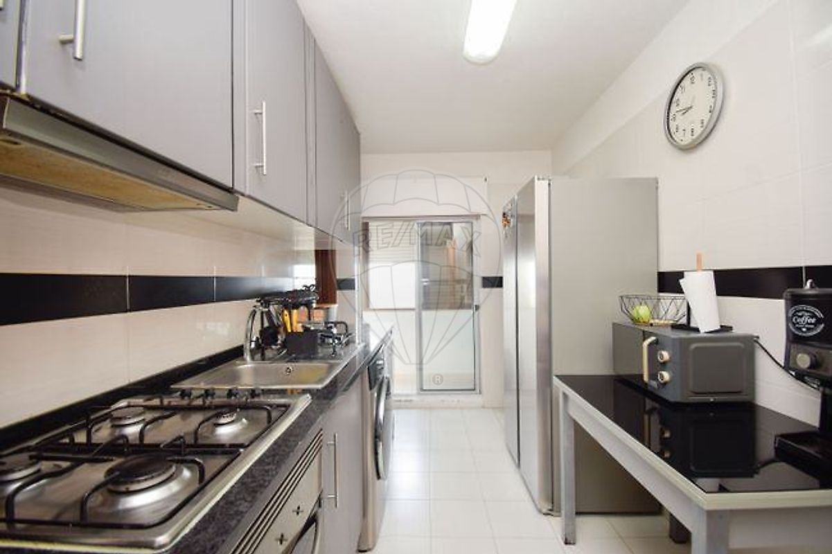 Apartamento T3 à venda em Amadora
