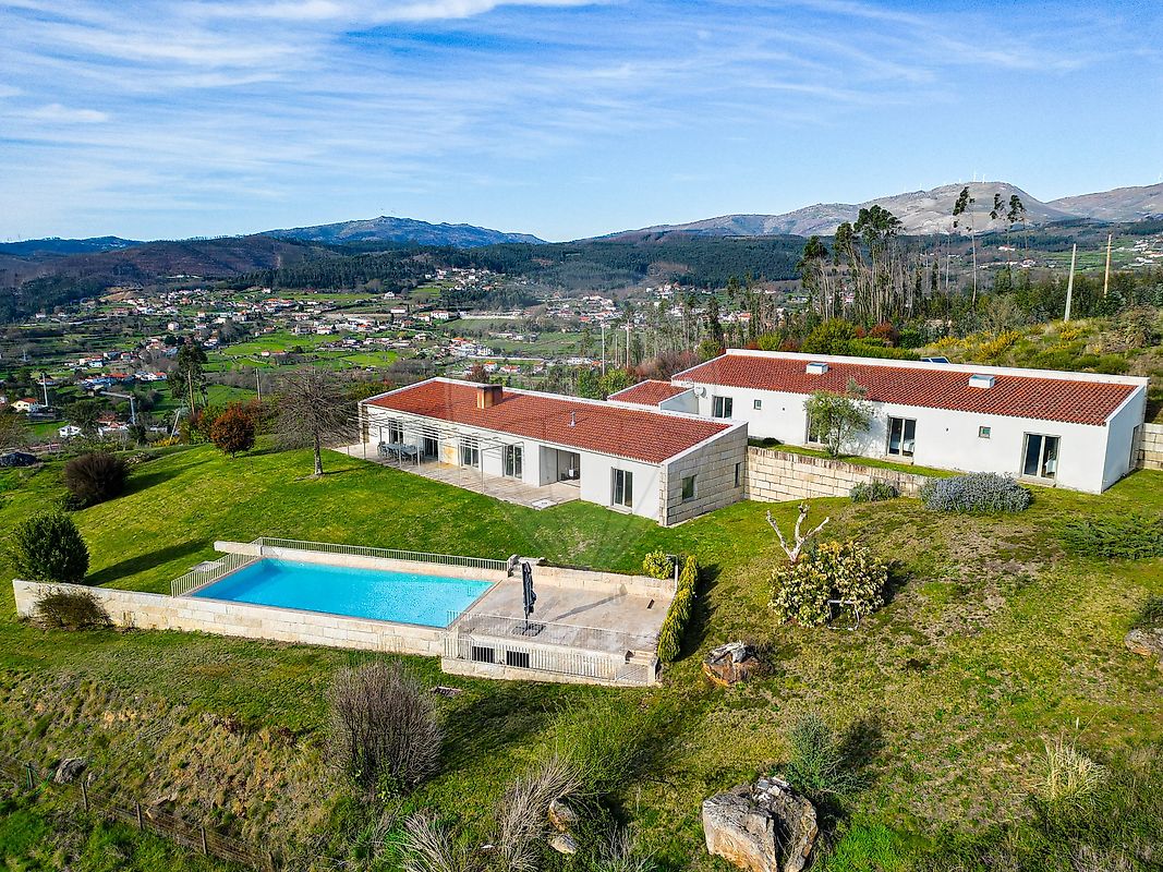 Moradia T5 à venda em Arouca