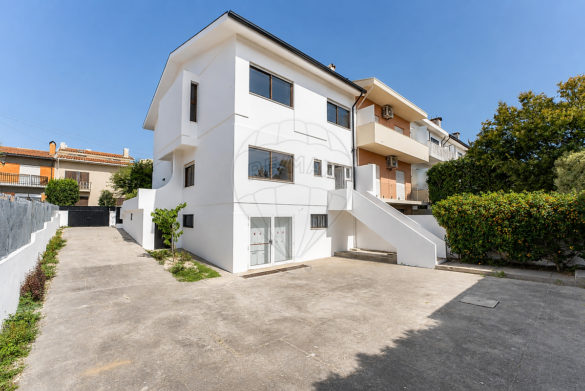 Apartamento T4 à venda em Porto