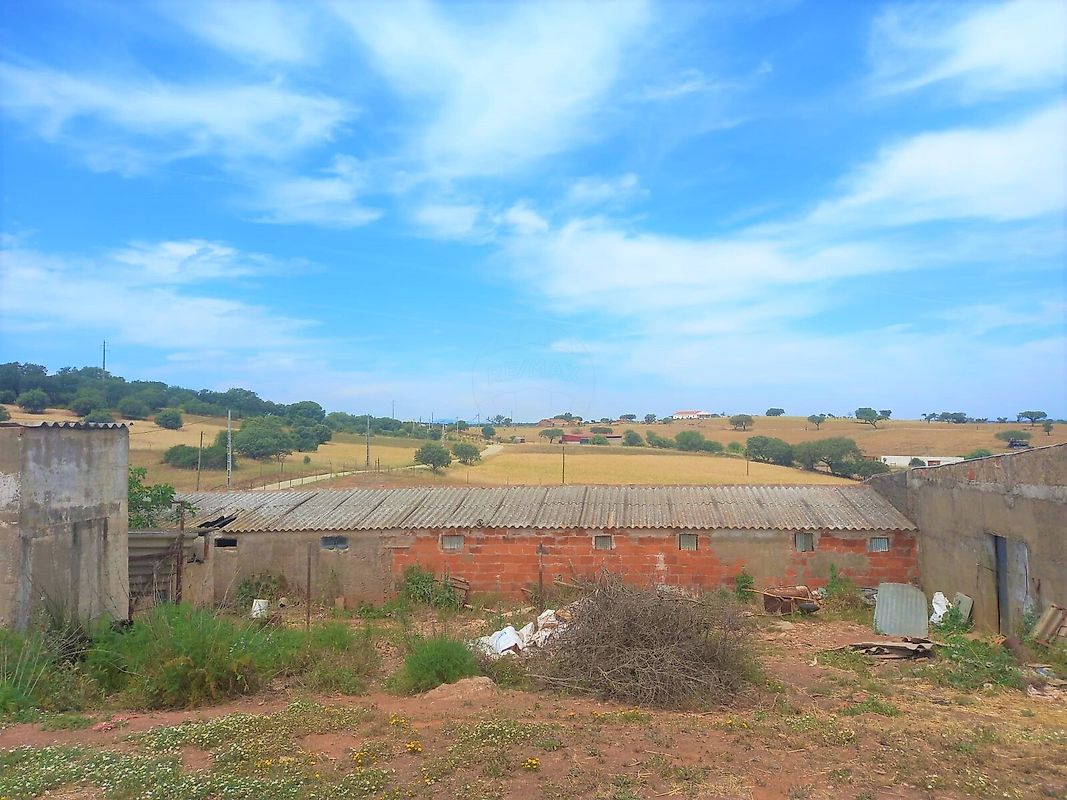 Land for sale in Reguengos de Monsaraz, Portugal — €350,000