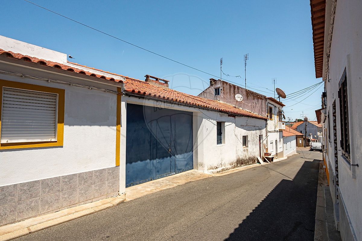 Garagem - Cabeção, Mora, Évora