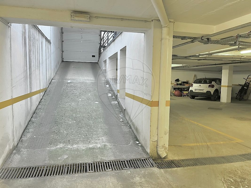 Garagem à venda em Évora